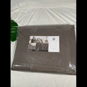 NIB Hotel Collection Como (1) King Coverlet Blanket‎ +(2) King Shams